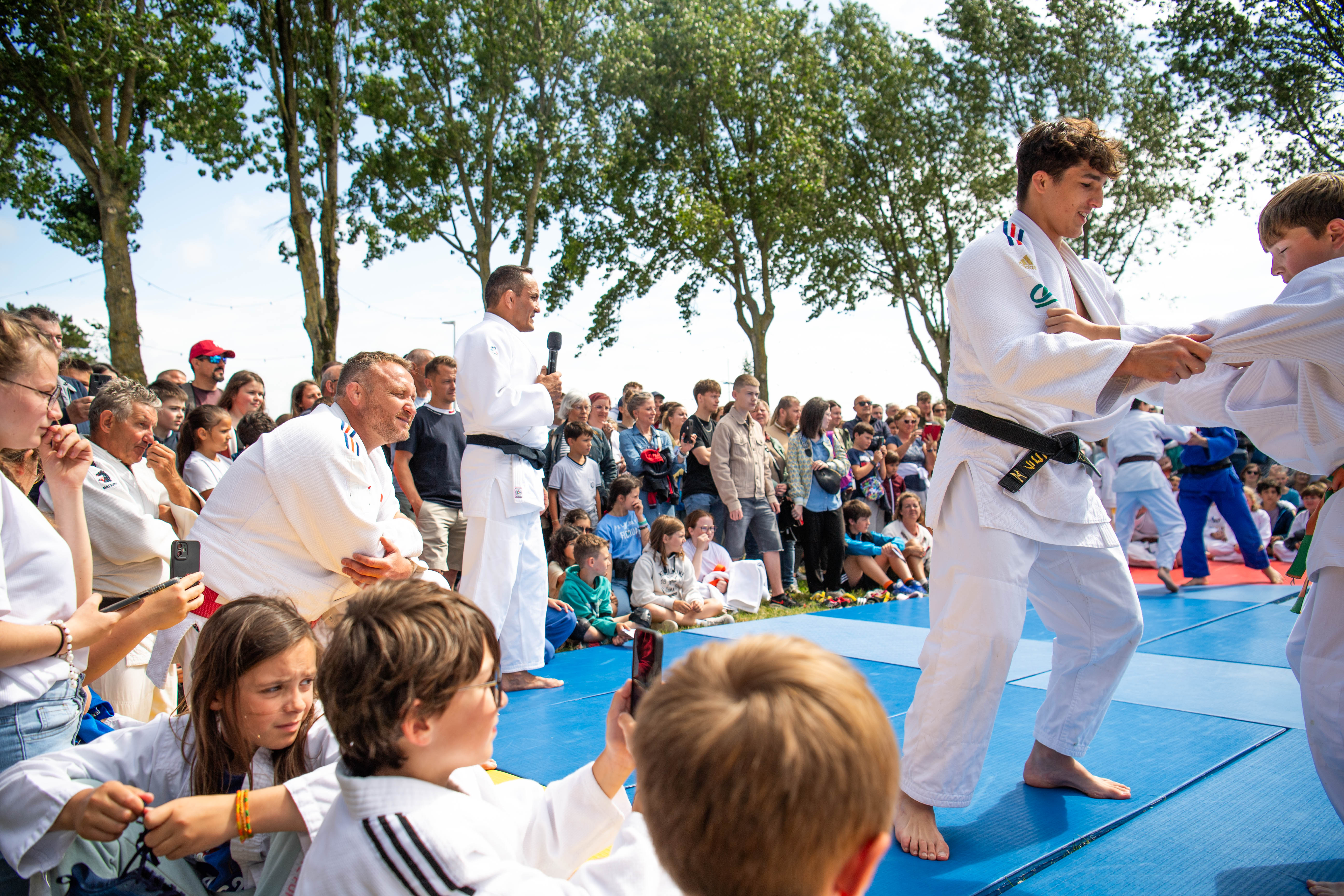 L'équipe de France de judo à la rencontre d'un public enthousiaste à Etaples-sur-Mer - Photo : Y.Cadart/CD62