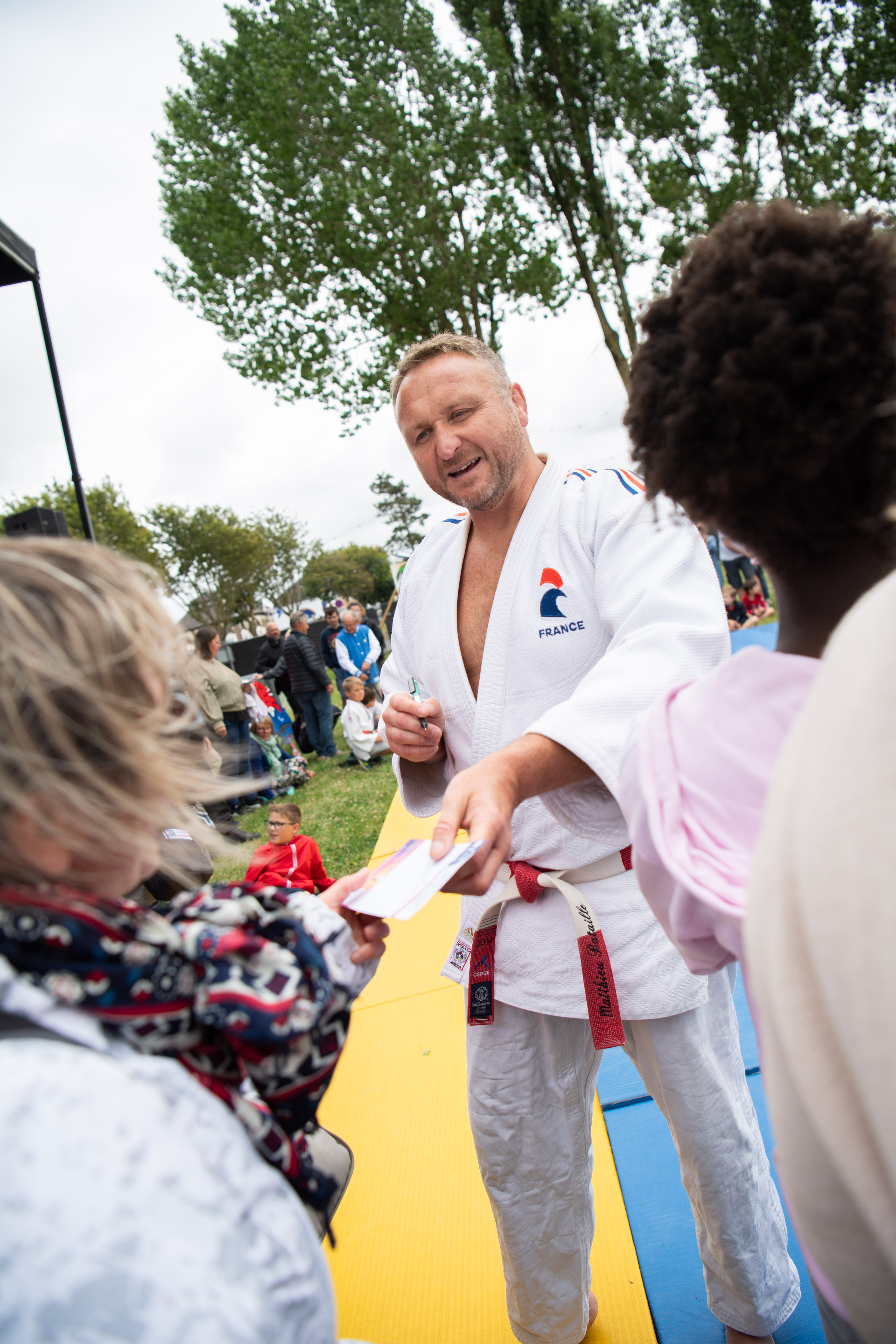 L'équipe de France de judo à la rencontre d'un public enthousiaste à Etaples-sur-Mer - Photo : Y.Cadart/CD62